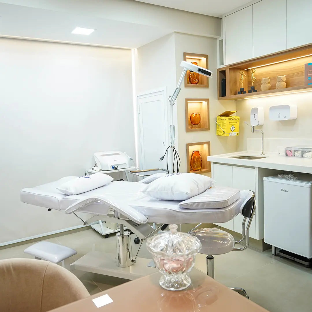 Sala de procedimento da Clínica Plenna - Harmonização natural em Goiânia
